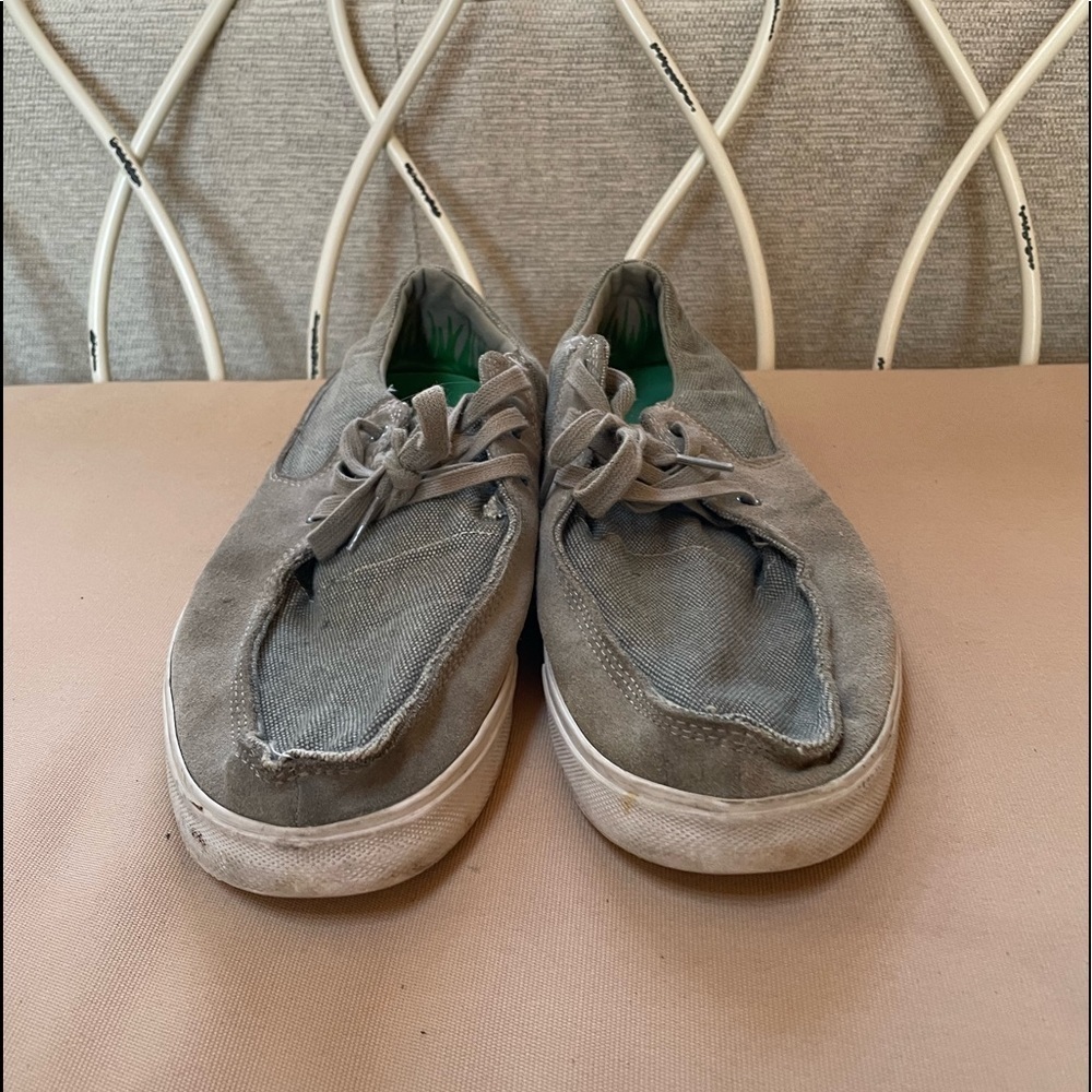 Sanuk Lace Up Chukka style Shoe in Grey Size 12 - Picture 5 of 6
